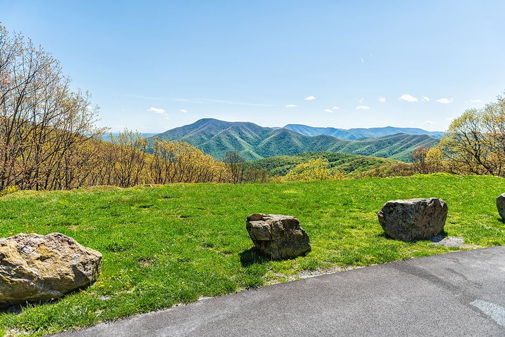 Adventure Awaits: Discovering Thrilling Day Trips from Atlanta - Blue Ridge Mountains: A breathtaking escape from the city